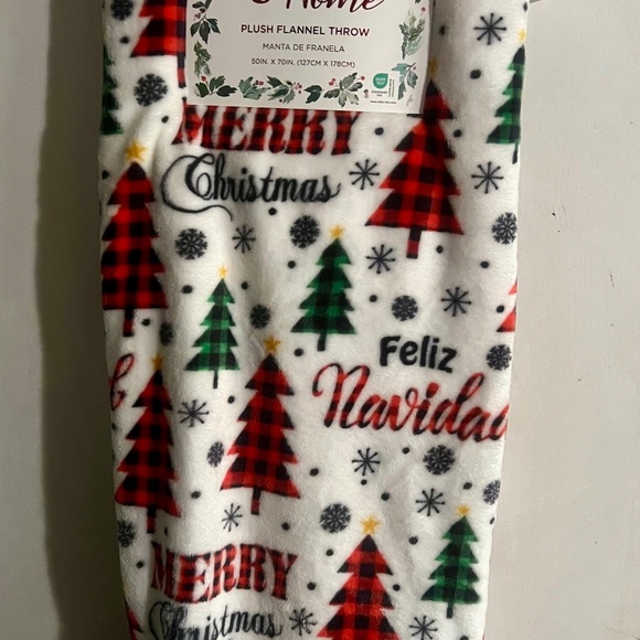Plush Flannel Throw , 50" x 70" , New with Tag - Picture 1 of 3